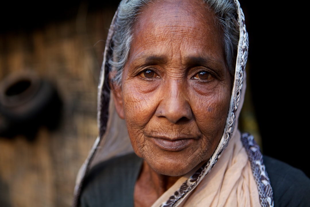 বয়স্ক নারীর সামাজিক সহায়তার প্রতীকী ছবি