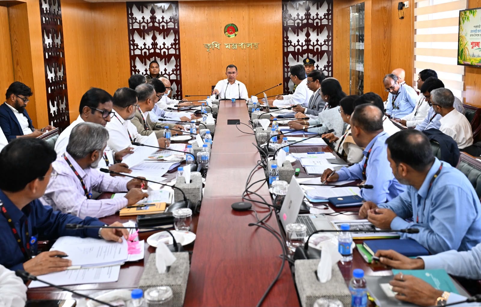 বাংলাদেশের কৃষি উৎপাদন বাড়াতে প্রধানমন্ত্রী তারেক রহমানের সঙ্গে কৃষি মন্ত্রণালয়ের কর্মকর্তাদের বৈঠক