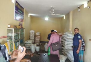 মুক্তাগাছায় প্রশাসনের অভিযানে জব্দ করা সার